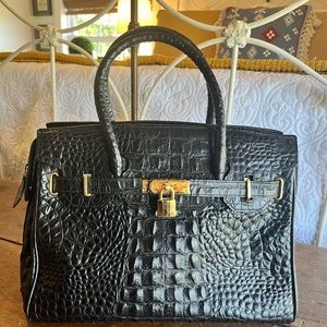 Classic embossed crocodile handbag. Great condition. Labeled Di Gregorio, Italy.